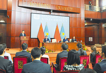 President Xi Jinping called for more friendly exchanges between two states in order to enhance future understanding and traditional friendship. 1378868028