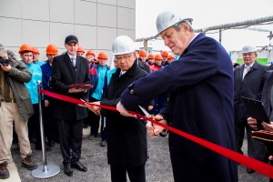 Vladimir Shkolnik, chairman of the board of Kazatomprom (r), and Toru Furihata, representative director and senior managing executive officer of Sumitomo Corporation (l), cut the ribbon to symbolically open a new SARECO plant in Stepnogorsk in November 2012. The plant is set to produce up to 1,500 tonnes of rare earths oxides in 2014, with a potential increase to 3,000 tonnes in 2015, and to 5,000-6,000 tonnes in 2016-2017.