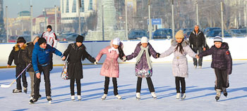 People of all ages enjoy Astana’s skating rinks. 1361322024