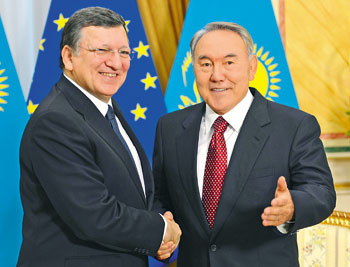 President Nursultan Nazarbayev met European Commission President Jose Manuel Barroso in Akorda on June 3 to discuss opportunities for expanding both political and economic ties. 1371050622