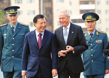 Ensuring the stability in Central Asia was a high priority topic during the meeting between Kazakhstan’s Defense Minister Adilbek Dzhaksybekov (second from left) and Spain’s Minister of Defense Pedro Morenes Eulate (second from right). 1372256708