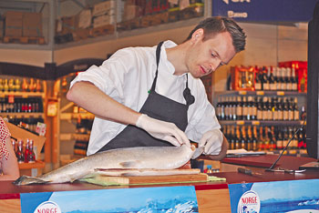 Norwegian chef Per Schierenbeck demonstrates easy fish recipes to locals at the Metro supermarket in Astana. 1372258909