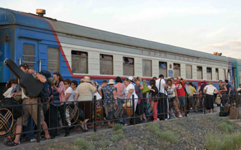 A new passenger train launched on June 19 will be carrying tourists and business travelers to Lake Alakol, a well-known resort near the border with China. 1373472235