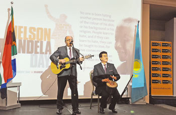 South African Ambassador Shirish Soni and Adviser to Head of the Agip Caspian Sea Co. Francesco Bentivegna performed together an epic tribute to Nelson Mandela. 1374710601