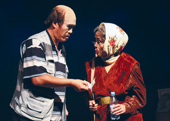 Through simple words, actors conveyed deep meaning. 1374712812