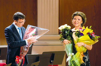 Dariga Nazarbayeva was presented with flowers following her performance at the opening of the new Astana Opera hall on October 1. 1381316762