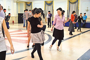 The Astana Dance Club has been sharing the joy of dance with tourists and locals over the past four years. 1381318609